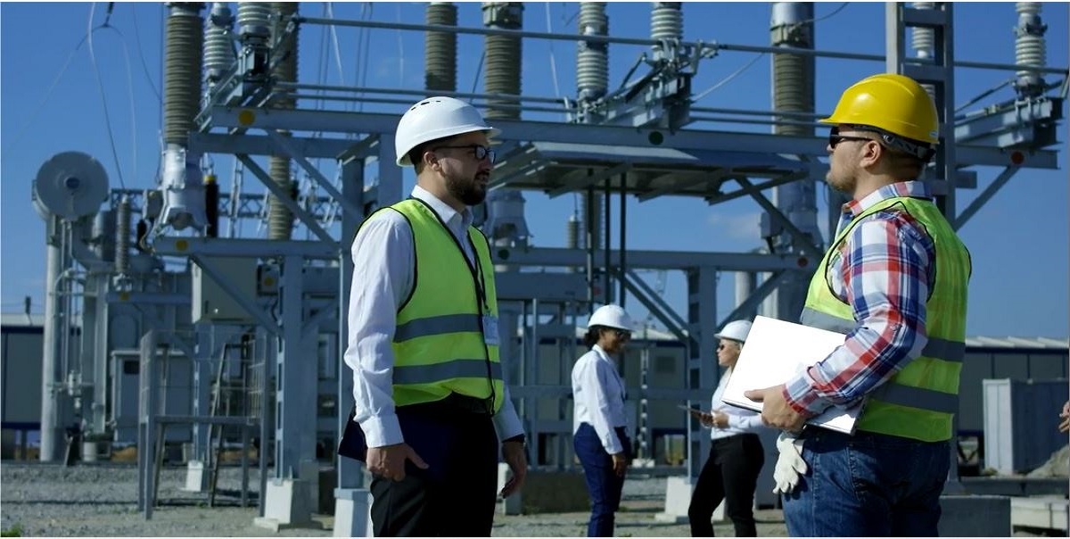 hands-indoors-man-1204001