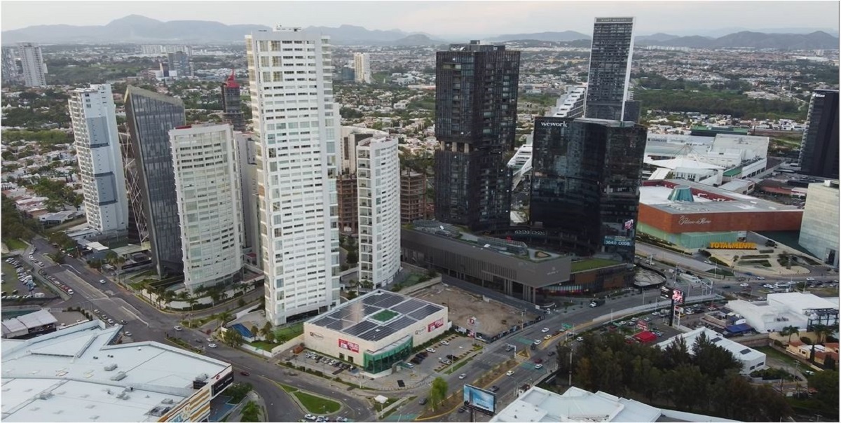 hands-indoors-man-1204001